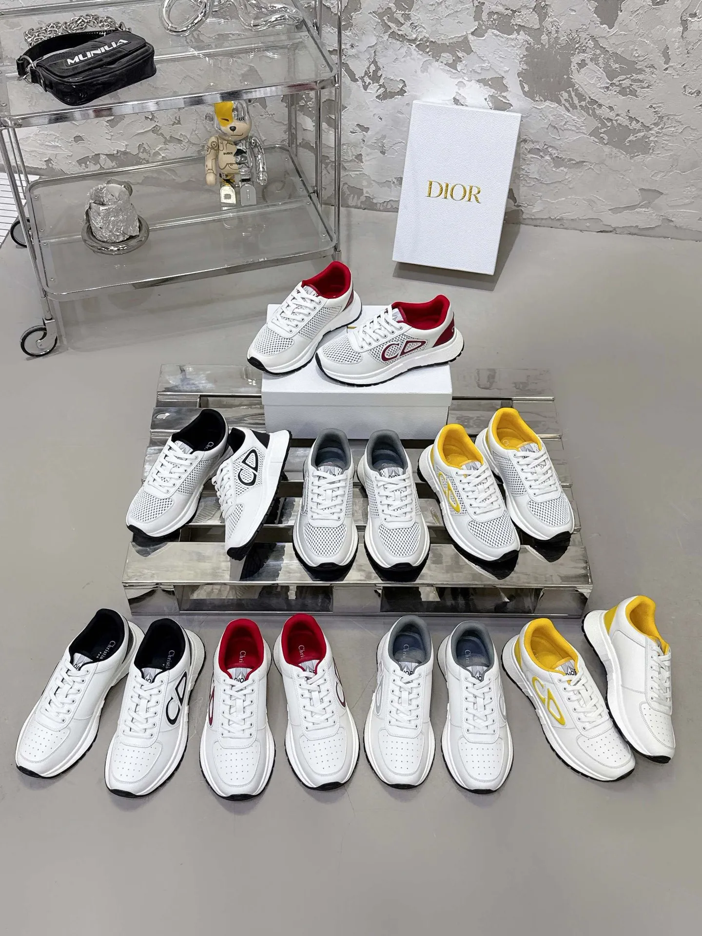 [Dior Dior] P: 660💰Couple model Size: Female: 35-40 (41 customized), male 39-44. (45 customized) 2025 Dior Dior autumn and winter new couple model, thick-soled casual sports shoes, original purchase and development, reinterpret sports style with elegant and fashionable shape. The upper is crafted from white mesh fabric and features the Christian Dior Paris signature on the laces and heel. The exquisite two-color sole is light and soft, which can add a high-end temperament to all kinds of casual looks. The delivery counter is exquisitely packaged🛍📦 ▪️Material: Original custom imported first-layer cowhide ▪️Inner lining: Imported soft sheepskin lining ▪️Sole: Original open-molded anti-slip rubber material ▪️Sole thickness: 4CM